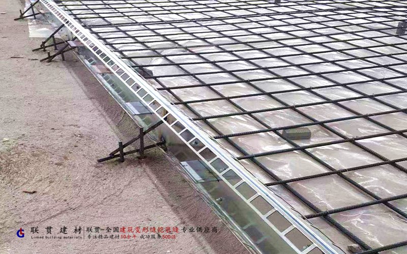 LG160-3000镀锌钢板铠装缝案例